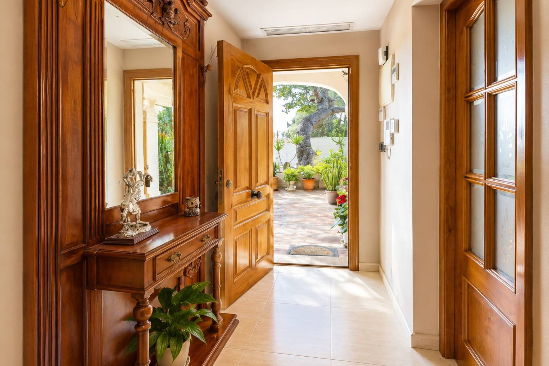 Resale - Villa / House - Orihuela Costa