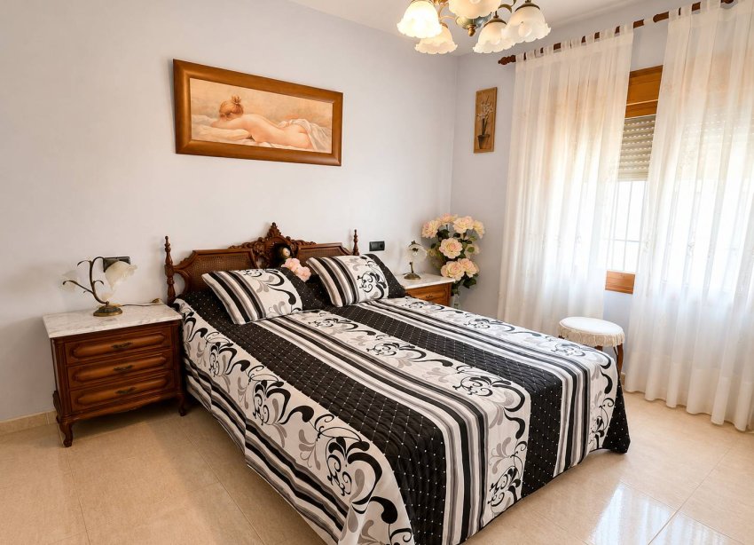 Resale - Villa / House - Orihuela Costa