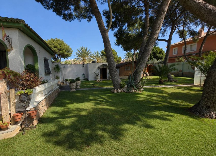 Resale - Villa / House - Orihuela Costa