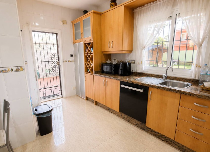Resale - Villa / House - Orihuela Costa