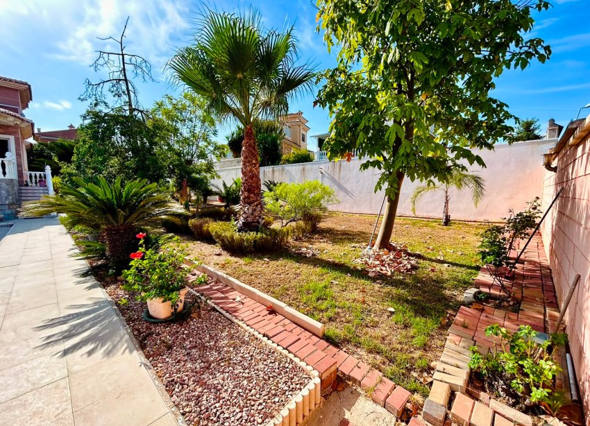 Resale - Villa / House - Orihuela - Los Balcones
