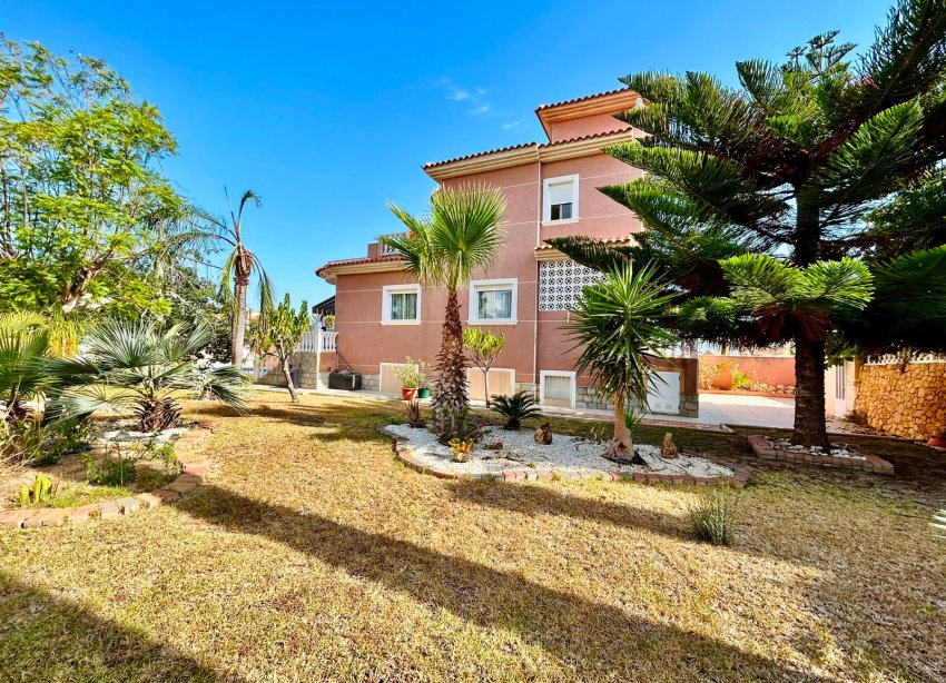 Resale - Villa / House - Orihuela - Los Balcones