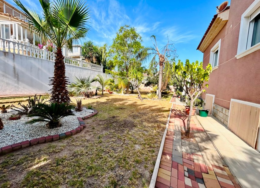 Resale - Villa / House - Orihuela - Los Balcones
