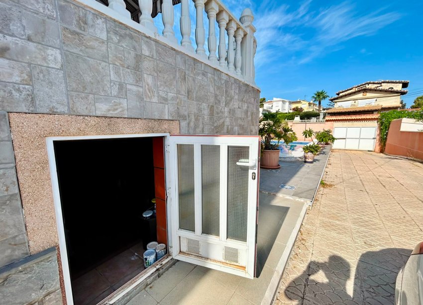 Resale - Villa / House - Orihuela - Los Balcones