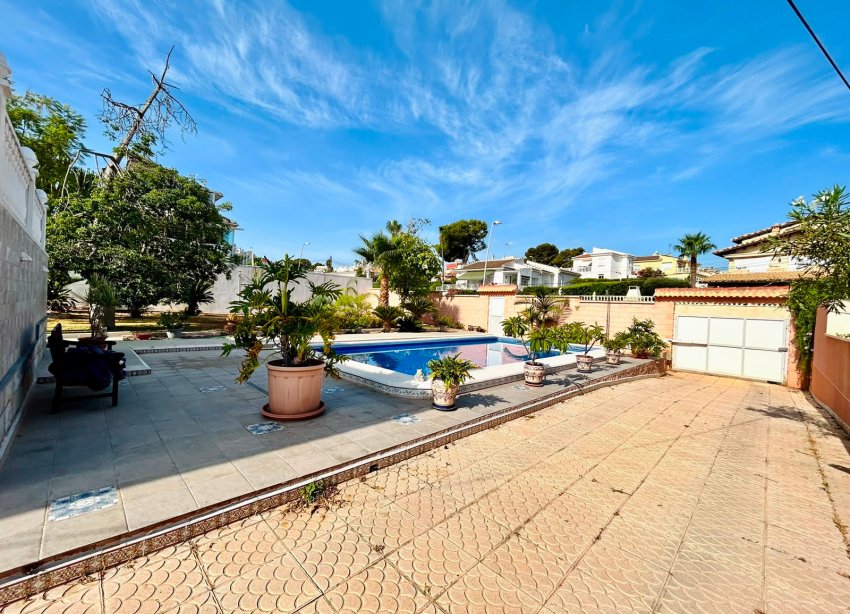 Resale - Villa / House - Orihuela - Los Balcones