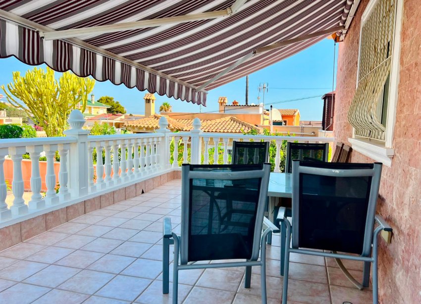 Resale - Villa / House - Orihuela - Los Balcones