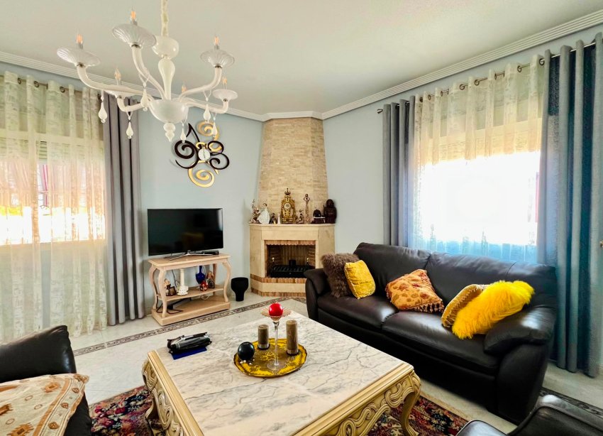 Resale - Villa / House - Orihuela - Los Balcones