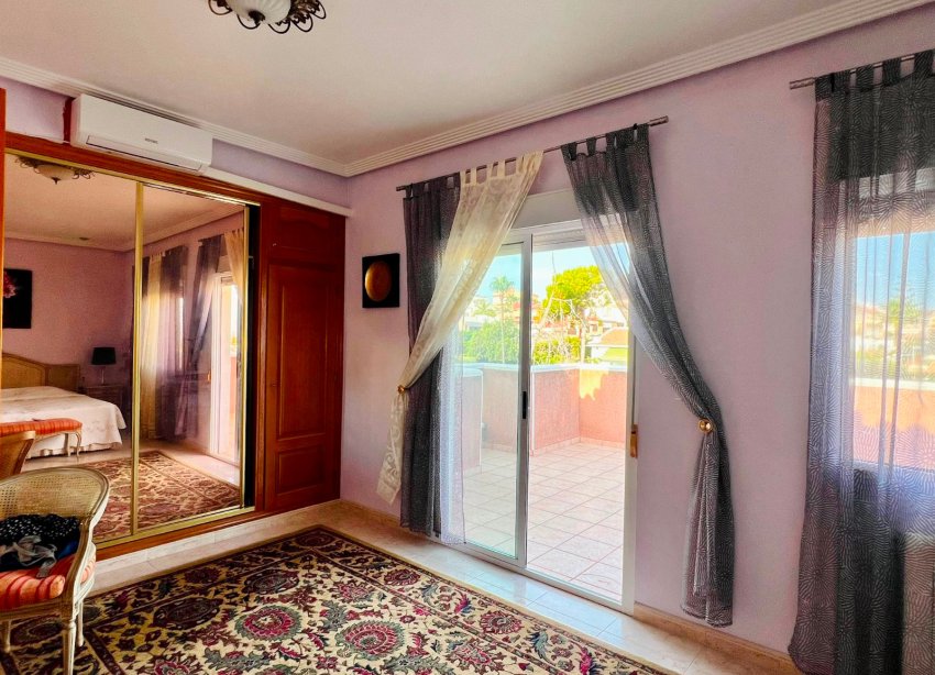 Resale - Villa / House - Orihuela - Los Balcones