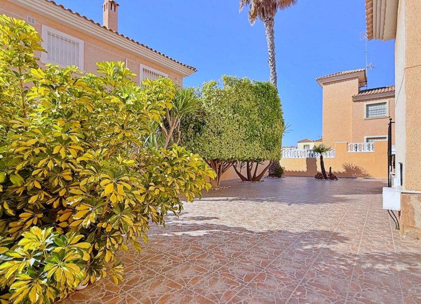 Resale - Villa / House - Orihuela - Orihuela Costa