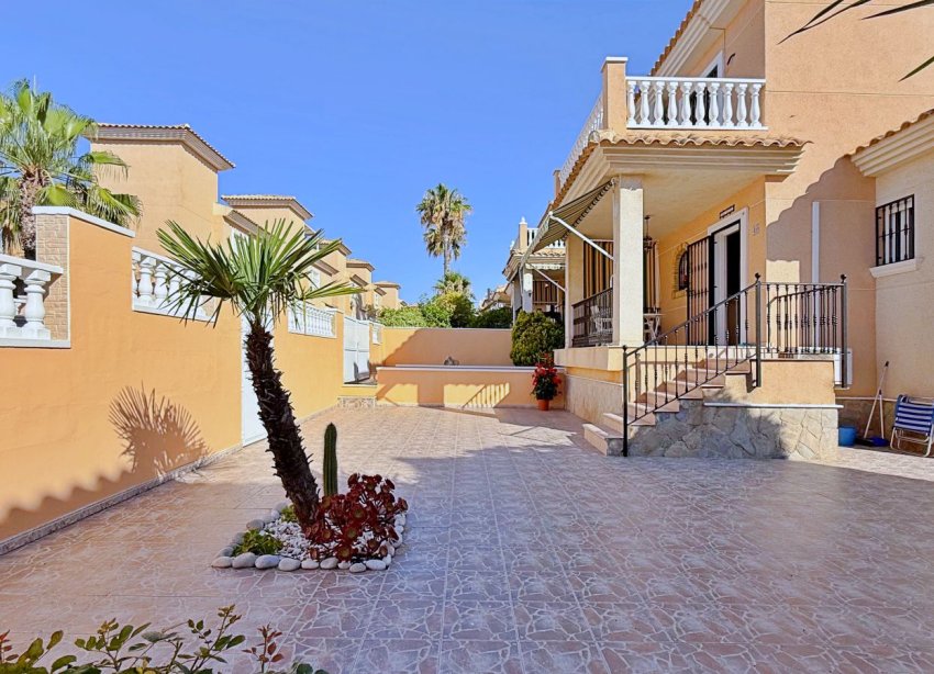 Resale - Villa / House - Orihuela - Orihuela Costa
