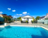 Resale - Villa / House - Pilar de la Horadada - Pinar de Campoverde