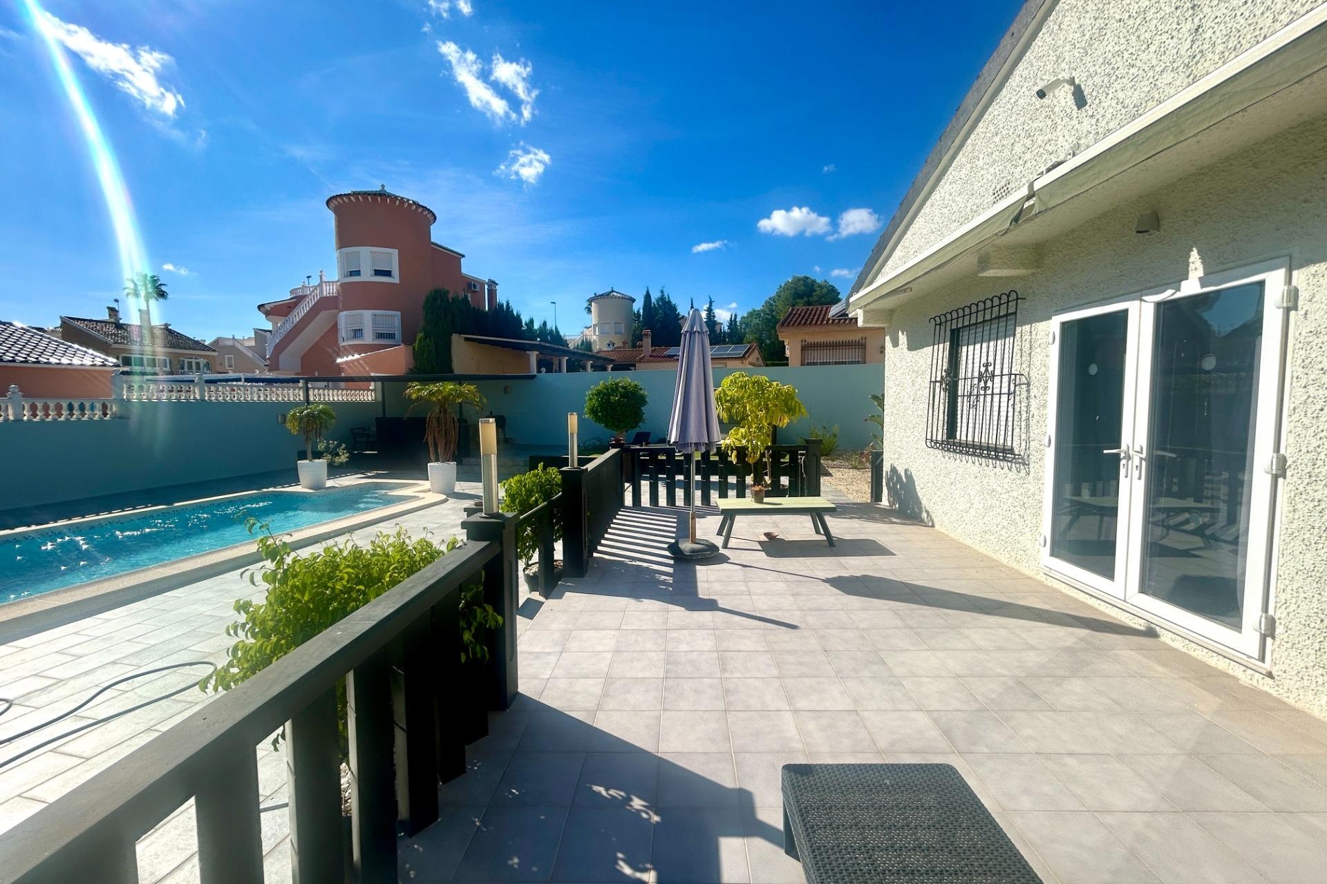 Resale - Villa / House - Pilar de la Horadada - Pinar de Campoverde