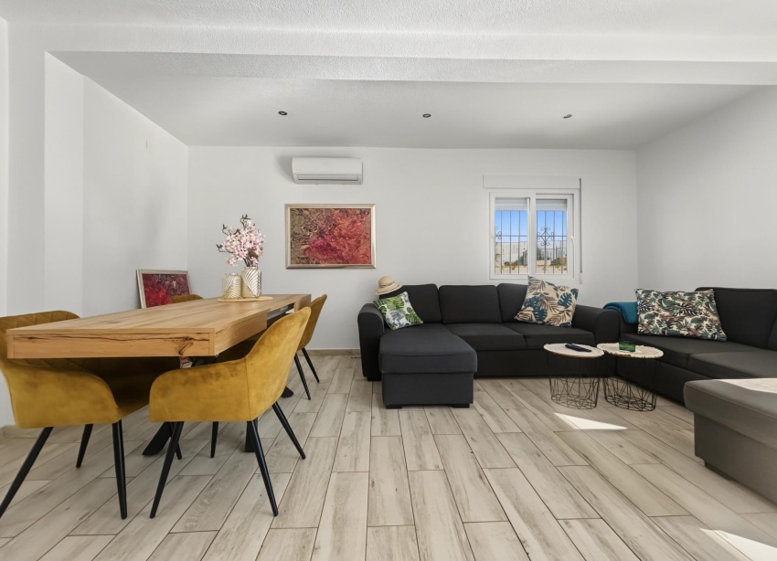 Resale - Villa / House - Pilar de la Horadada - Pinar de Campoverde