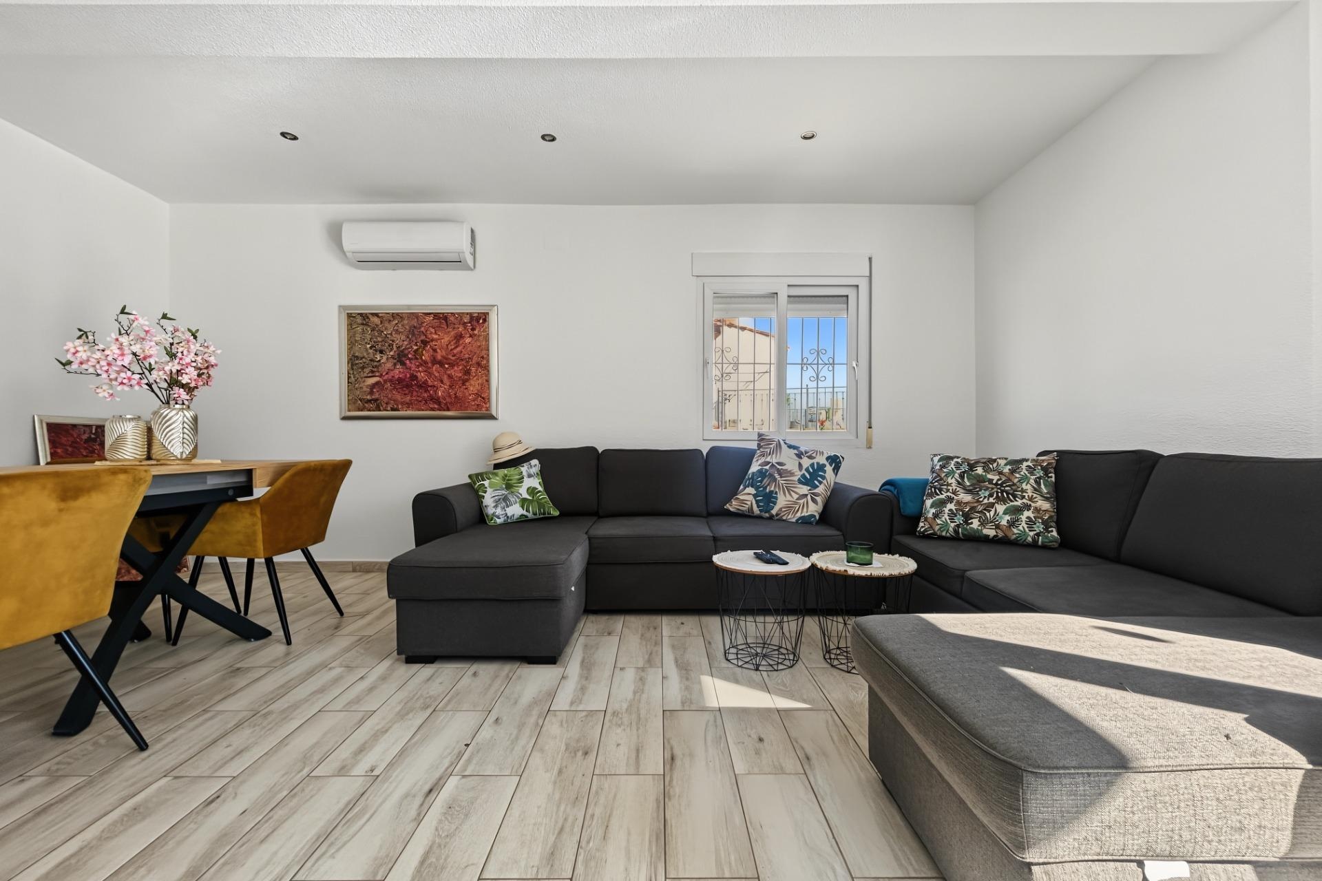 Resale - Villa / House - Pilar de la Horadada - Pinar de Campoverde
