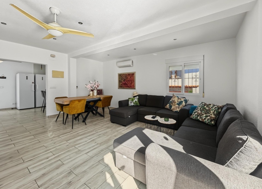 Resale - Villa / House - Pilar de la Horadada - Pinar de Campoverde