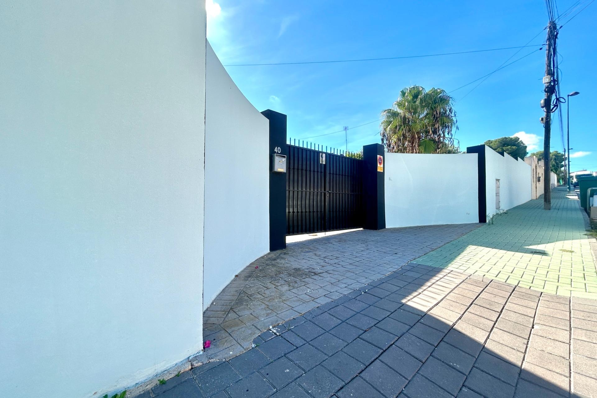 Resale - Villa / House - Pilar de la Horadada - Pinar de Campoverde