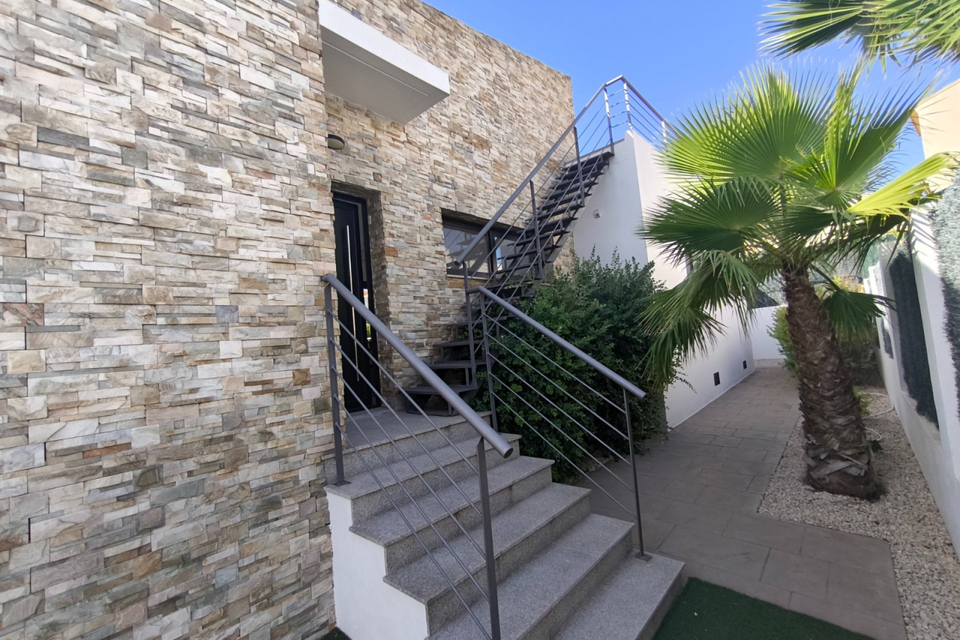 Resale - Villa / House - Polop - Alberca