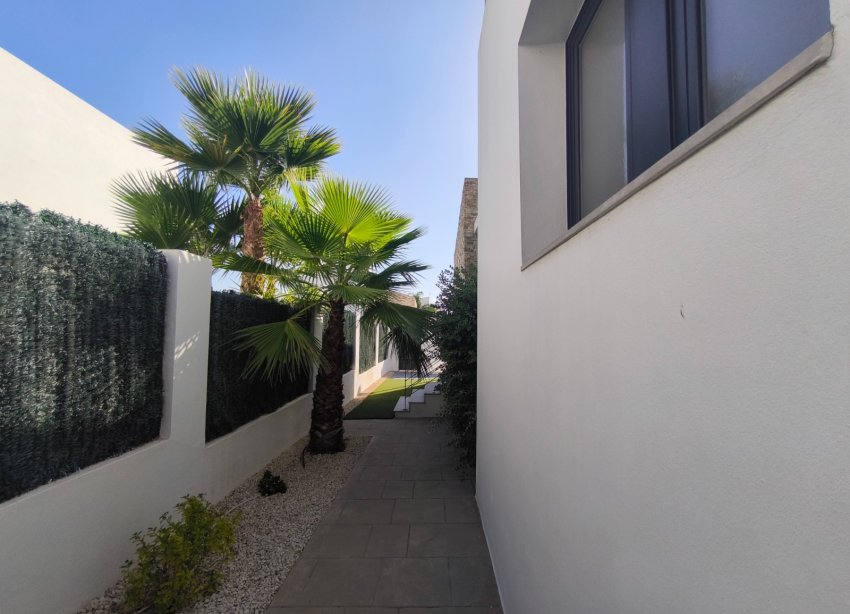 Resale - Villa / House - Polop - Alberca