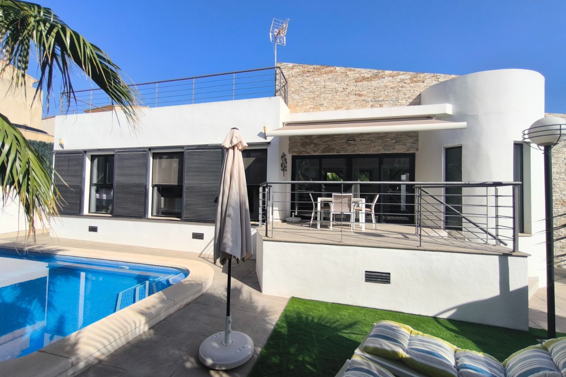 Resale - Villa / House - Polop - Alberca
