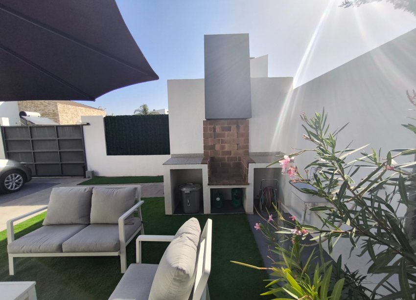 Resale - Villa / House - Polop - Alberca