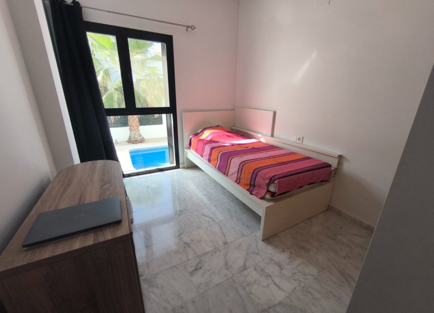Resale - Villa / House - Polop - Alberca