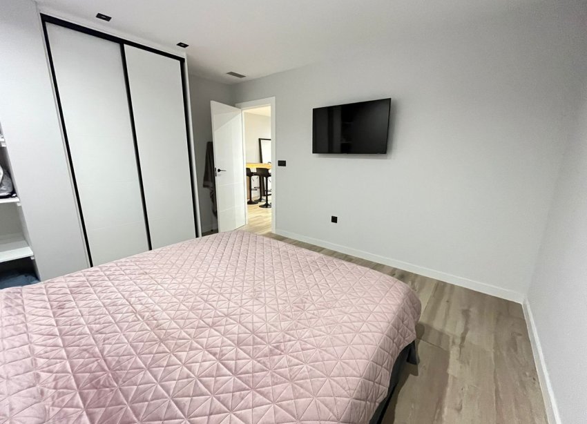 Resale - Villa / House - Punta Prima