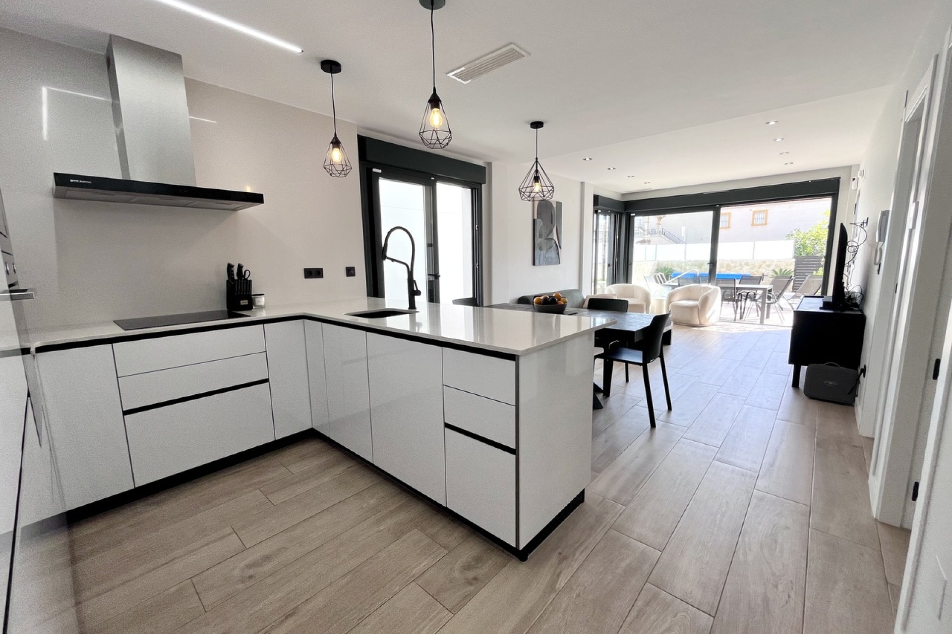 Resale - Villa / House - Punta Prima