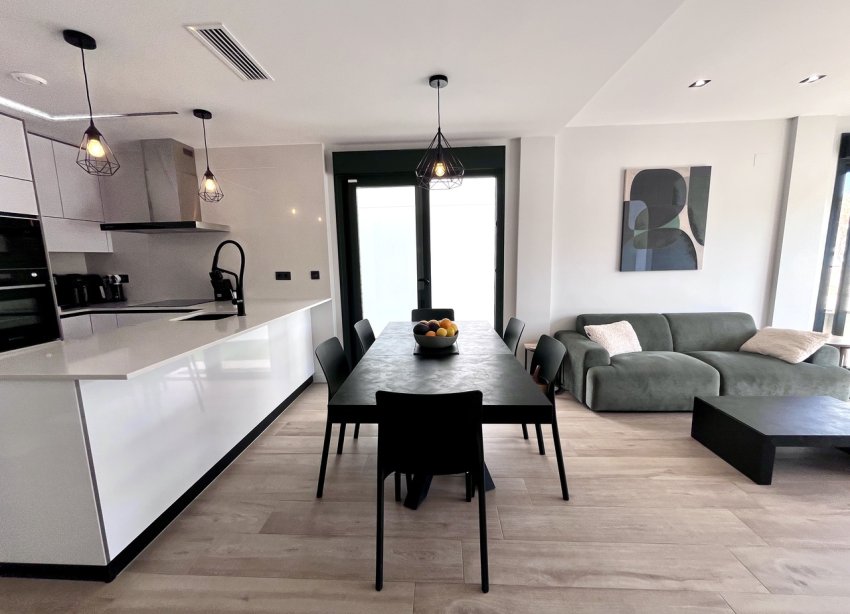 Resale - Villa / House - Punta Prima