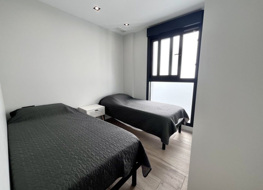 Resale - Villa / House - Punta Prima