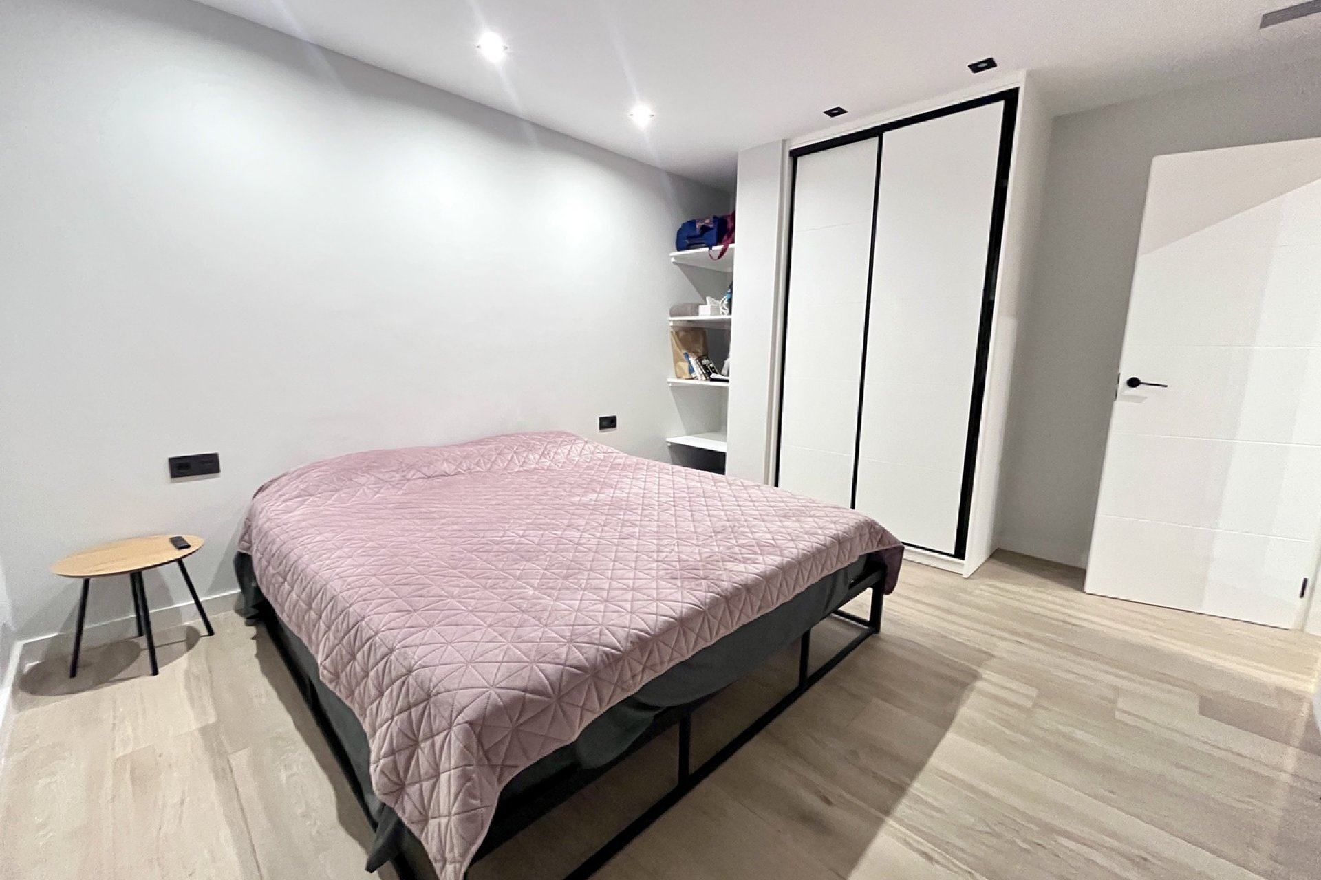 Resale - Villa / House - Punta Prima