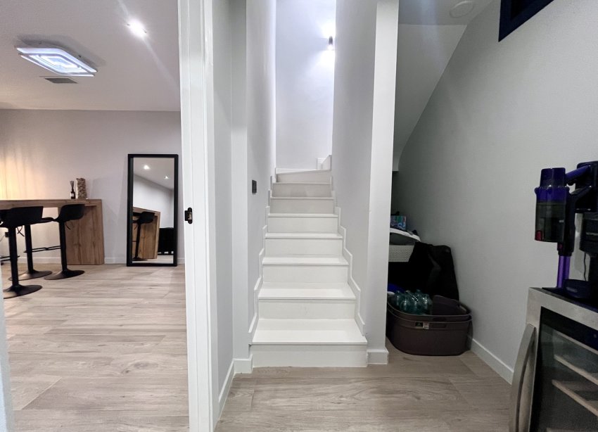 Resale - Villa / House - Punta Prima