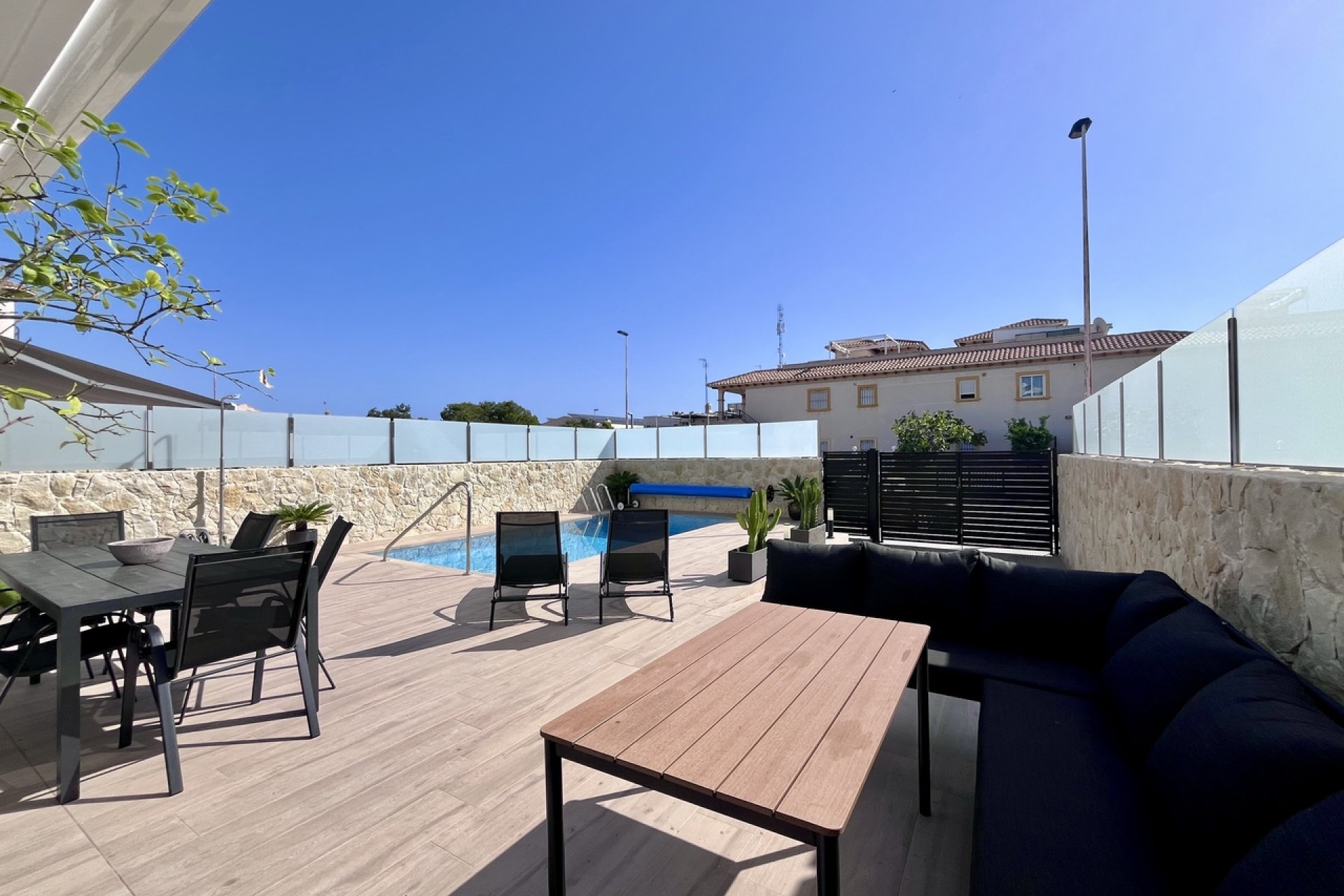 Resale - Villa / House - Punta Prima