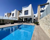 Resale - Villa / House - Punta Prima