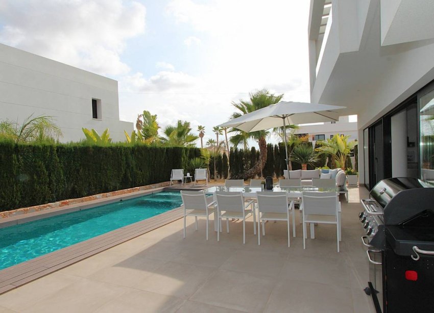 Resale - Villa / House - Rojales - Ciudad Quesada