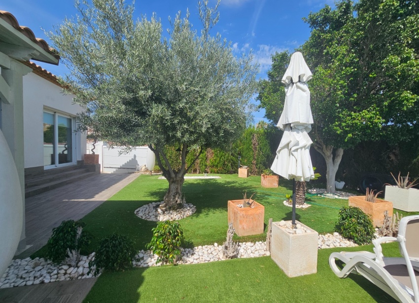 Resale - Villa / House - San Fulgencio - El Oasis