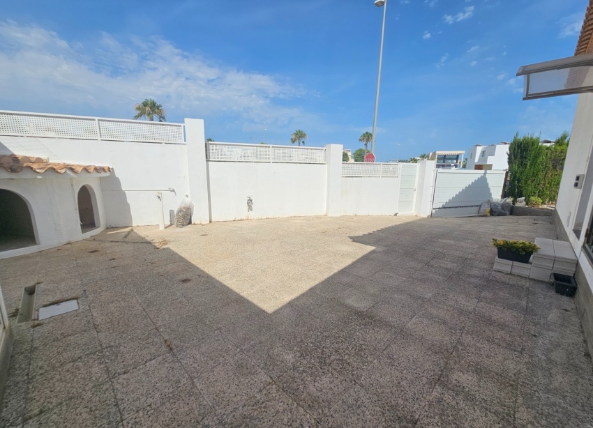 Resale - Villa / House - San Fulgencio - El Oasis