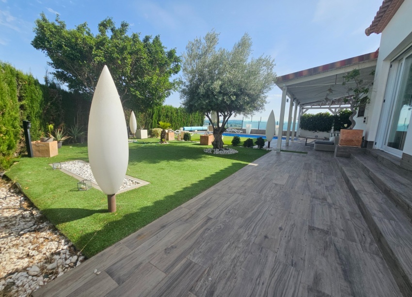 Resale - Villa / House - San Fulgencio - El Oasis