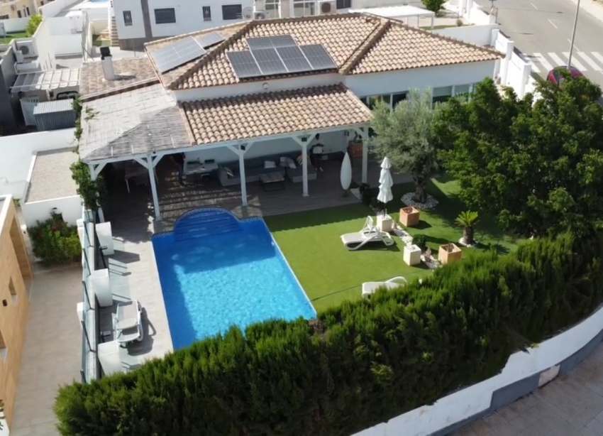 Resale - Villa / House - San Fulgencio - El Oasis