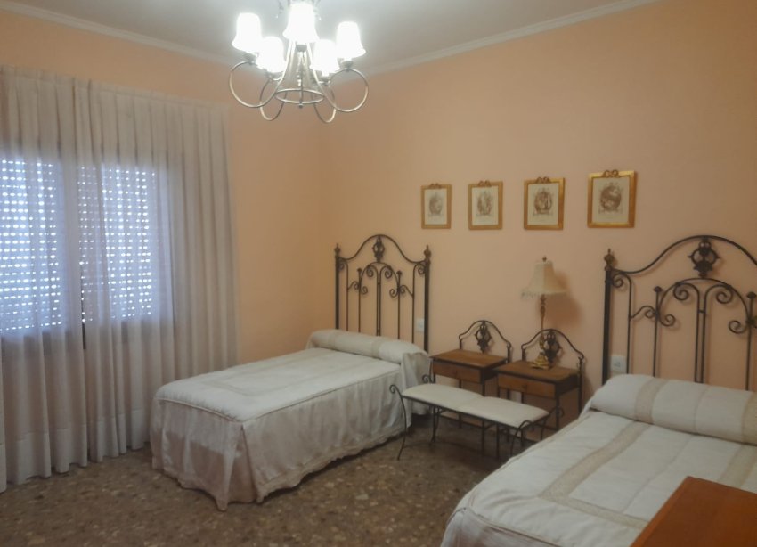 Resale - Villa / House - San Isidro