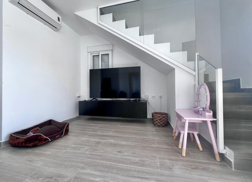 Resale - Villa / House - San Miguel de Salinas - Las Filipinas