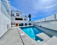 Resale - Villa / House - San Miguel de Salinas - Las Filipinas
