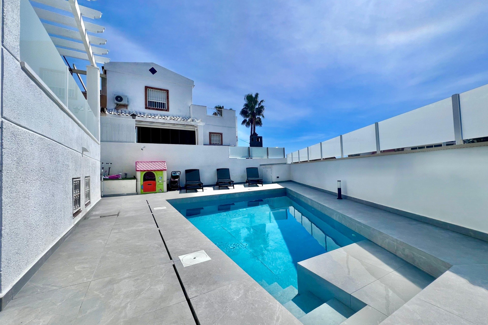 Resale - Villa / House - San Miguel de Salinas - Las Filipinas