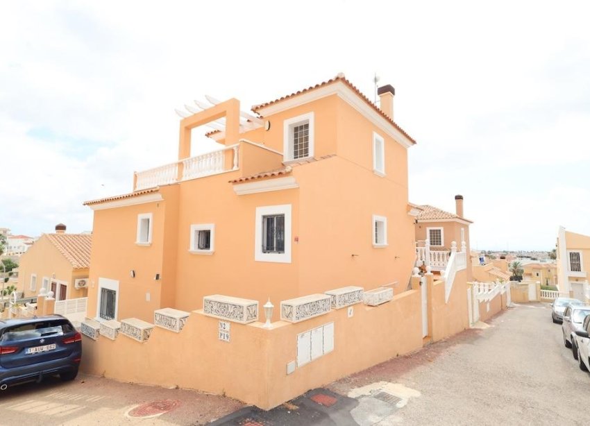 Resale - Villa / House - San Miguel de Salinas - Las Filipinas