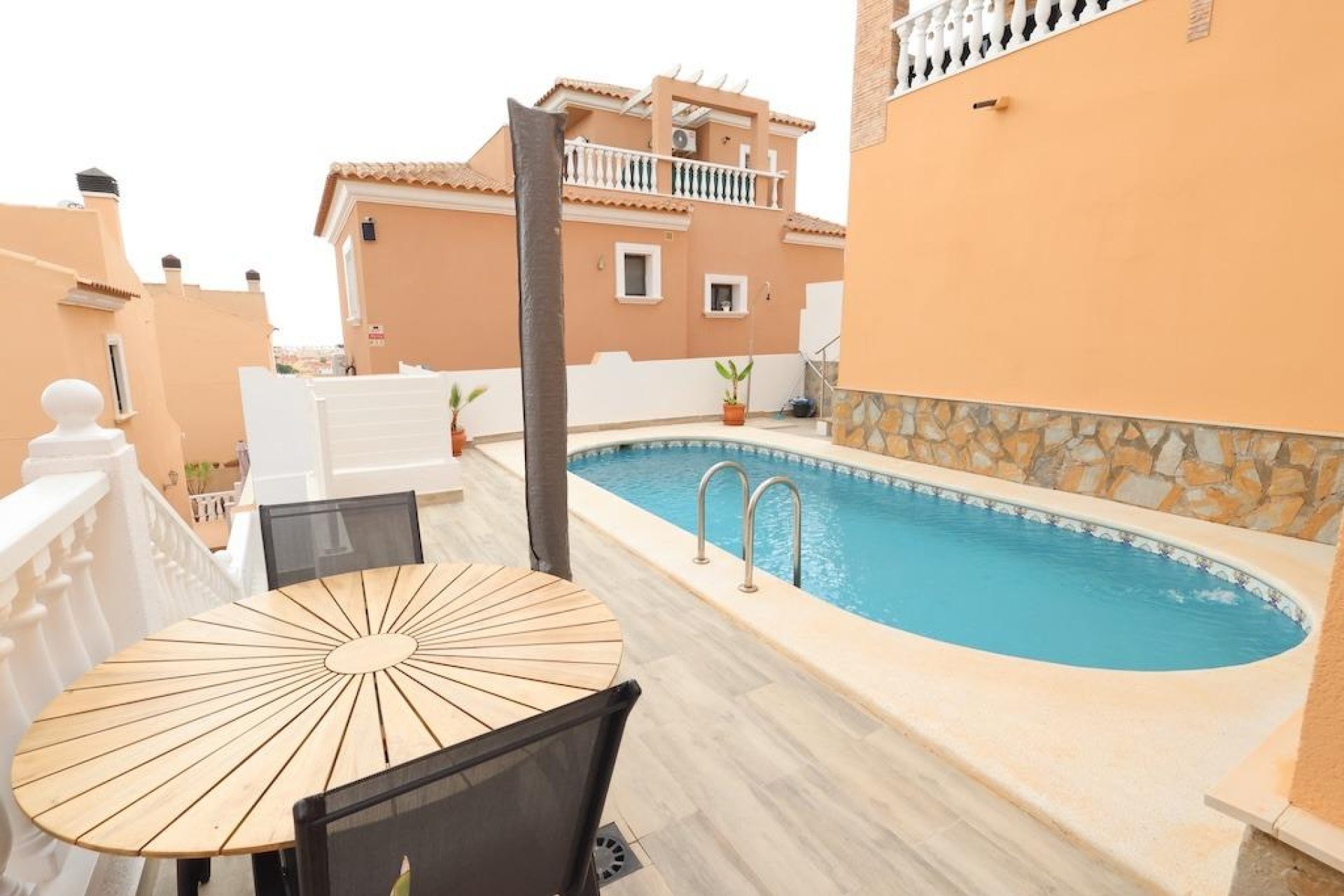 Resale - Villa / House - San Miguel de Salinas - Las Filipinas