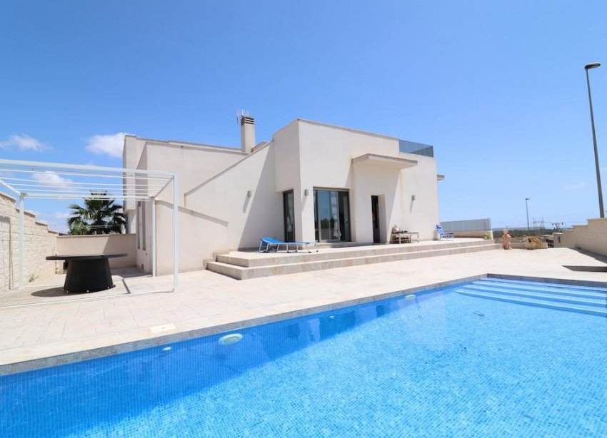 Resale - Villa / House - San Miguel de Salinas - Urbanizaciones