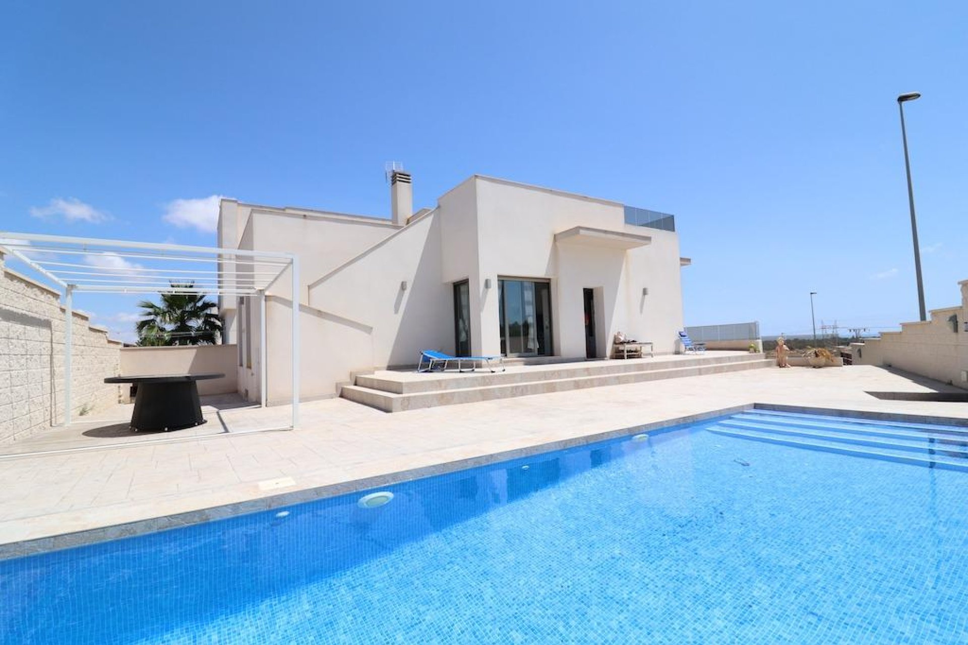 Resale - Villa / House - San Miguel de Salinas - Urbanizaciones