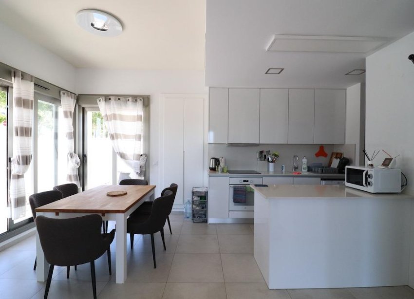 Resale - Villa / House - San Miguel de Salinas - Urbanizaciones