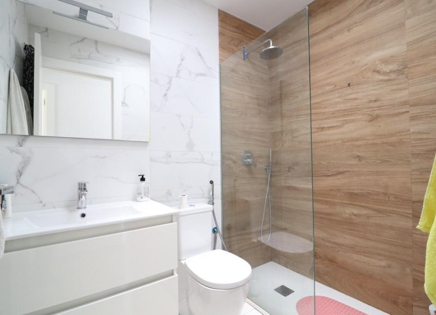 Resale - Villa / House - San Miguel de Salinas - Urbanizaciones