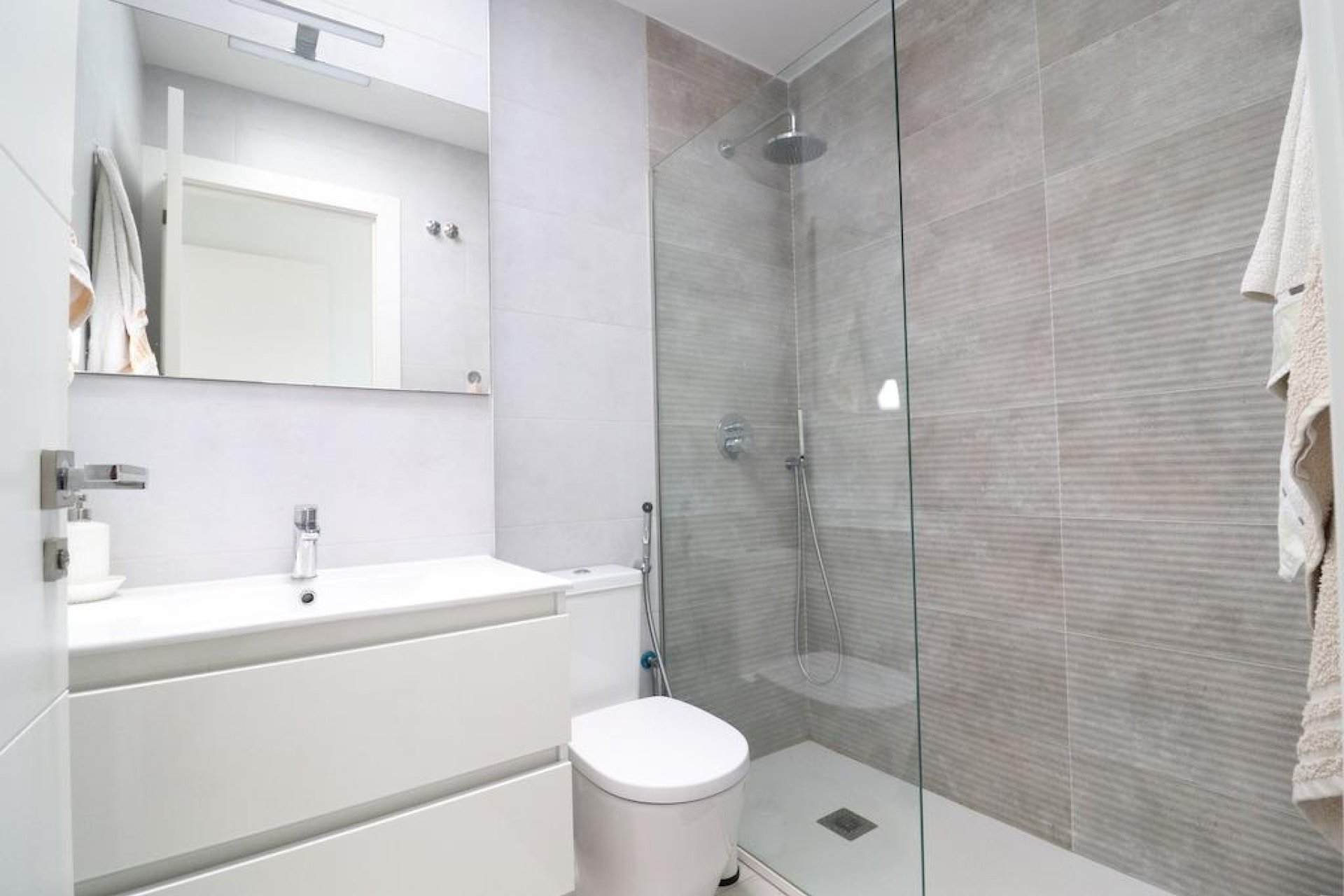 Resale - Villa / House - San Miguel de Salinas - Urbanizaciones