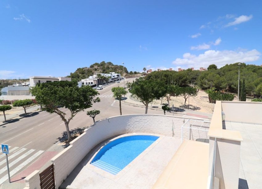 Resale - Villa / House - San Miguel de Salinas - Urbanizaciones